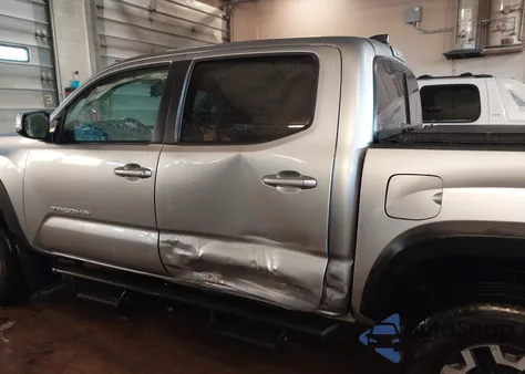 2022 Toyota Tacoma Trd Off Road z USA, uszkodzony, nr VIN 3TMCZ5AN8NM496129